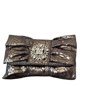 IMAN Global Chic Silver Metallic Snakeskin Bow Clutch Evening Bag Crystal Brooch